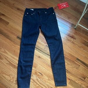NWT. True Religion Halle Mid Rise Skinny Jeans